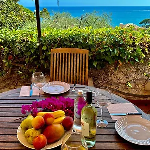 https://la-casetta-di-laura.hotelitalianriviera.com